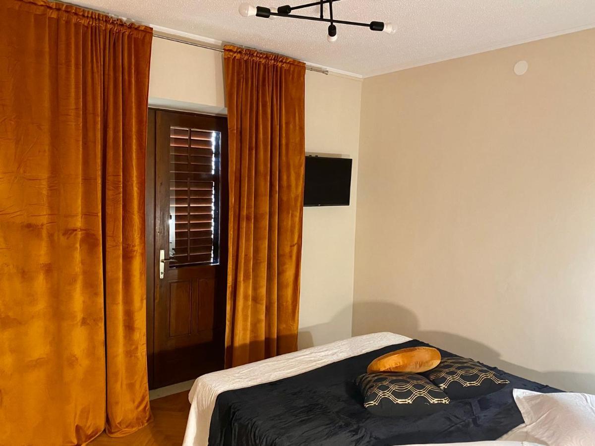 Apartements And Rooms Next To The Sea - Belveder Rab Supetarska Draga Exterior foto